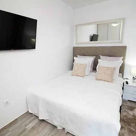 Island Village With Daire *