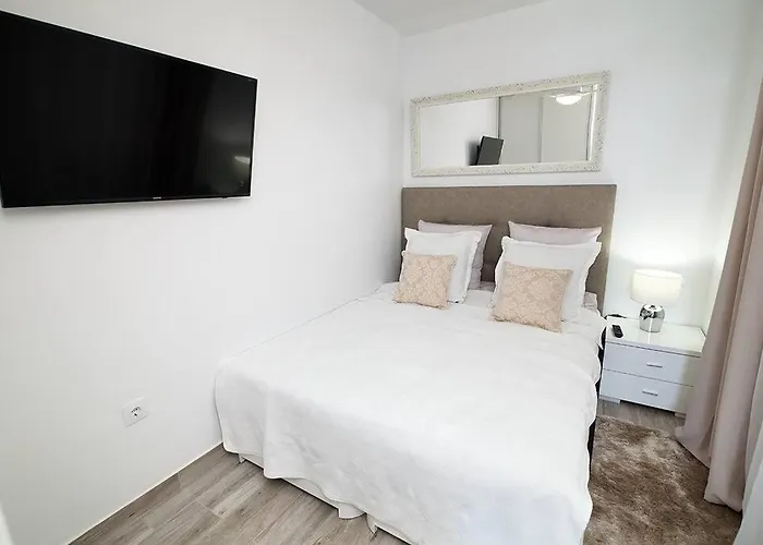 Island Village With Apartment *