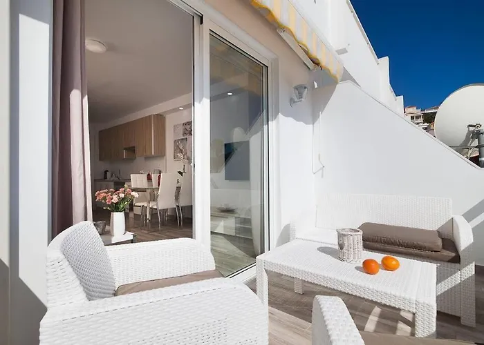 Island Village With Apartment